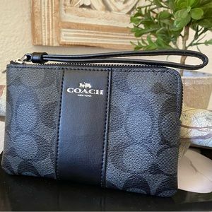 COACH Black Wristlet🖤